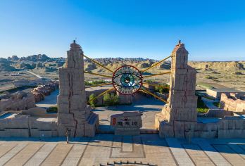 新疆克拉玛依世界魔鬼城一日游【艾里克湖博物馆+6人拼车游】【[视觉惊艳]雅丹地貌】