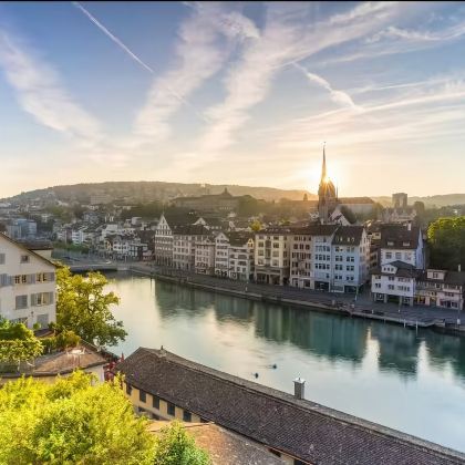 瑞士卢塞恩班霍夫大街+林登霍夫山+苏黎世教堂+莱茵瀑布一日游