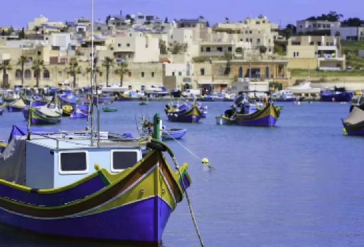 马耳他瓦机场接机/市区送机【中文司机】【历史深度 + 梦幻景观” 双主题联动，一天内实现 “厚重历史” 与 “浪漫美学” 的双重体验】