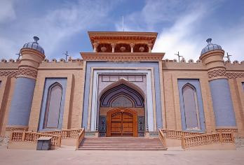 新疆英吉沙县土陶村景区+莎车+阿曼尼莎汗纪念陵一日游【1、小众线路打卡西域三十六国之——莎车国。 2、浓厚的中亚风情，缤纷的色彩，走进了万花筒般的世界】