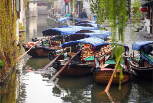苏州周庄一日游【日夜双船（含门票+摇橹船+游船票）水乡之旅】【严选优秀导游，天天发班，日夜双景体验，当天13点前下单，随定随走。】
