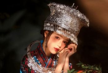 恩施梭布垭石林一日游【可选小团/下午班赠女儿城·含景交】【穿越时空的奇幻之旅，千姿百态的奇峰异石，漫步石林迷宫，体验探险的乐趣】