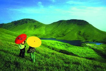 嵛山岛+ 花竹观海 + 光影栈道漫步 + 东壁日落1日游【嵛山岛一日精华游：漫步海上天湖草甸】