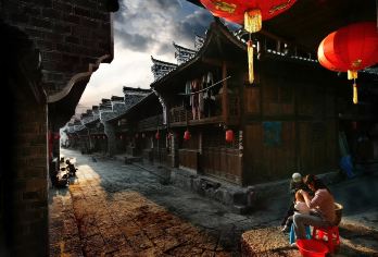 凤凰样子大型实景篝火晚会+边城茶峒景区一日游【探秘湘西神秘秘境.网红打卡地，参加大型民俗篝火晚会！】