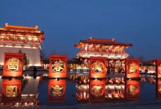 西安小南门早市+城墙骑行+书院门+大唐芙蓉园+非遗演出一日游【玩转市区核心景点，品地道陕味美食，赏陕歌大剧院非遗演出，沉浸式感受古城的盛唐风韵与烟火气息！】