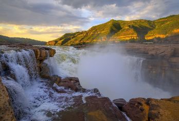 南泥湾+北京知青旧居+黄土风景观景台+壶口瀑布一日游包车【独立成团】