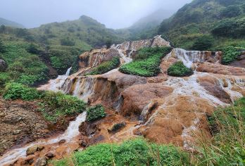 台北黄金瀑布九份十分瀑布秘境之旅 行程可调-VIP专属包车游【精品小团-VIP包车，上门接送，行程可调整，中/英文司机（台北往返）】