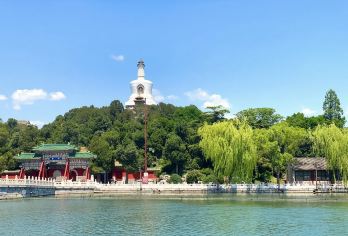 天坛+恭王府+北海公园一日游【观秋景.导游讲解.可选上门接】【[资深讲解]导游深度讲解，带您领略北京风光。】