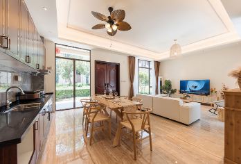 惠州南昆山马尔代夫5房8床温泉泳池别墅+KTV+泡池+麻将【南昆山网红泳池温泉别墅，5房8床，可容纳8-16人左右，冰箱、自动麻将、碳烤炉KTV，一应俱全。】