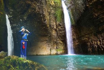 恩施市鹿院坪一日游【2至8人私家团/含门票/纯玩不拼团】【[VIP小团]专车上门接送，舒适车型当地司机】