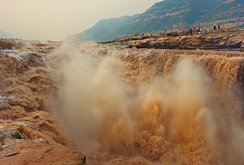 延安包车去山西壶口瀑布+南泥湾+知青旧居窑洞一日游【享自由包车游】