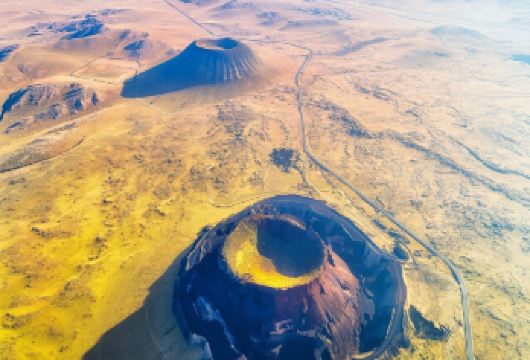 乌兰哈达火山一日游【小团包车游一单一团】【品质之旅：随走随停，一车一团，独立包车出行，不与陌生人拼团，确保您的旅程私密、舒适。】