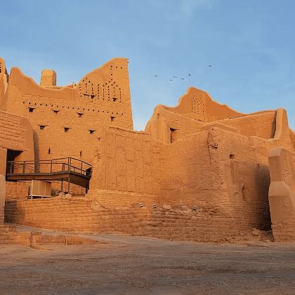 沙特阿拉伯图拉伊夫+王宫博物馆+世界之崖+王国中心专车一日游