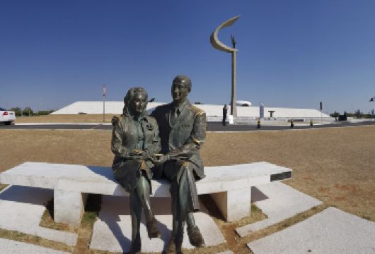 JK纪念馆+三权广场+国会大厦+圣母玛利亚教堂+国家体育场【精品包车，私享空间，上门接送，轻松出行】