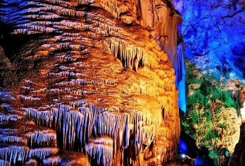 柞水溶洞一日游【打卡溶洞奇景+游凤凰古镇看古风建筑三环内接早【独创漂流彩虹桥、仙女散花廊亭对山歌、沙滩抛绣球、穿越隧道海底世界音乐喷泉】
