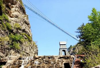 辽宁+龙潭大峡谷+探秘冰河纪裂痕+一日游【龙潭大峡谷素有“东北小高原”和“北方小西藏”之称。】