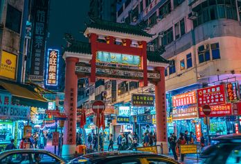 穿街走巷探索老城区：漫游九龙唐楼建筑群+寻味打卡日游【香港地道深度玩法，纯正港风港味不超15人精致小团！】