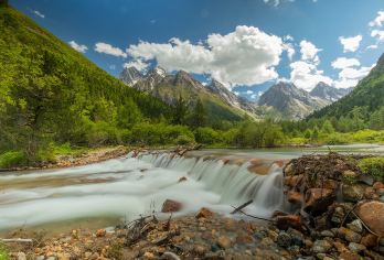 四川理县毕棚沟一日游【8人内拼团含观光车三环内上门接】【三环内我们提供上门接服务，让您可以多睡一小会儿】