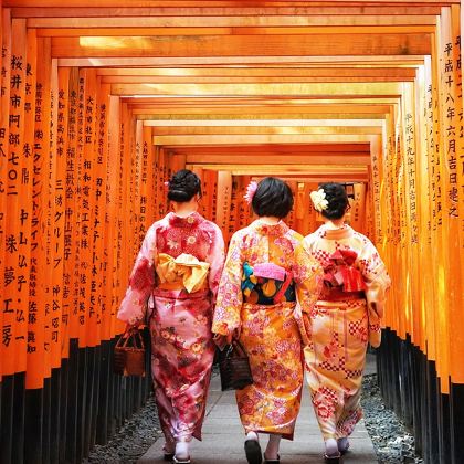 京都奈良经典游：岚山+奈良公园+伏见稻荷大社一日游，散步喂鹿