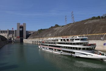 宜昌三峡大坝景区+三峡垂直升船机一日游【可选拼团/小包团】【1、华侨老品牌操作接待经验丰富，全年无重大投诉，为您提供优质的服务。】