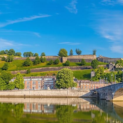 自助游览那慕尔并参与互动城市游戏