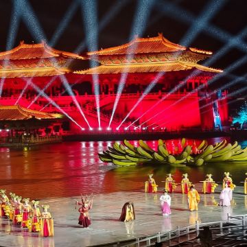 开封+宋都皇城旅游度假区+《大宋东京梦华》演/多国语言导游@