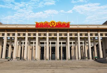 北京天坛+中国国家博物馆【秀才说导游带您探秘京城 精讲含票】【[遇见天坛，含联票含讲解]秀才说导游带领探秘百年历史沉淀下的神秘天坛，了解天坛精美的建筑群及古典文化】