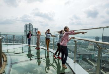 新山一日玩五大亮点| 高空步道·古迹街·动物园·海湾夕阳【门票全含：高空打卡新体验 登上Skyscape空中步道，脚下透明玻璃地板，360°俯瞰新山城市美景】
