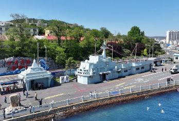 东鸡冠山北堡垒+军港公园一日【旅顺纯玩（纯玩无自费无购物）】【星海湾跨海大桥，东鸡冠山北堡垒，军港公园，旅顺火车站，留声机博物馆，胜利塔，狮虎园，潜艇博物馆】