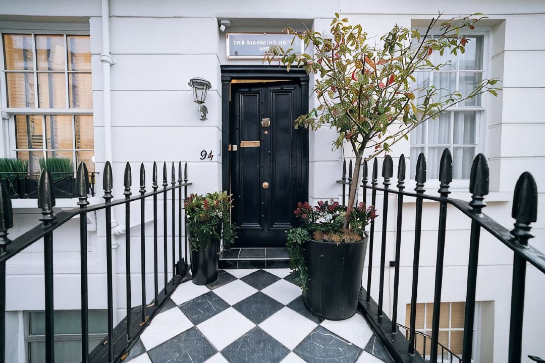 The Warwick By Aura Collection