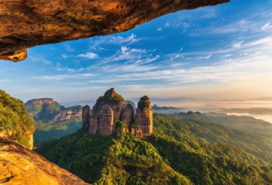 私家小团上门接送|韶关丹霞山+长老峰景区+阳元石一日游【私家旅行：一单一团，不拼客，享专属旅行； 品质服务：5座/7座车上门接送，专职司机护航】