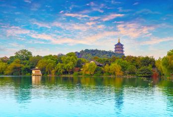 杭州西湖游船+雷峰塔上午半日游【导游讲解 纯玩含所有门票】【[保证纯玩]没有购物安排，没有强制消费，没有隐形消费，行程轻松，安排合理。】