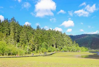 香格里拉普达措一日游2-10人内纯玩小团遇见小松鼠可选私家团【2-10人舒适小团，随停随走灵活自由，真纯玩无购物；】