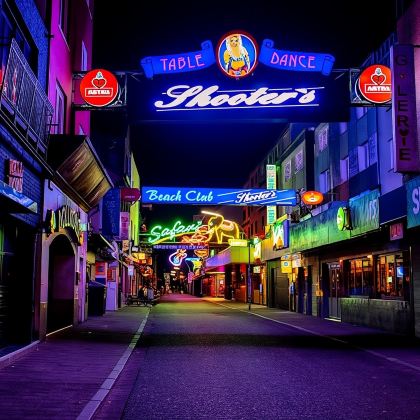 绳索街狂野自助游：**、戏剧和披头士乐队