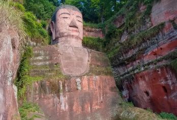 乐山大佛游船【船票+30分钟讲解+蓝牙耳机+赠送乌尤寺讲解】【不用爬山也能看乐山大佛】