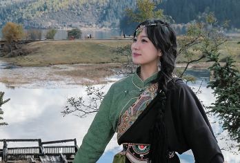 普达措包车游：VIP权益礼包+一单一团+森林烧烤+属都湖游船【独克宗古城免费接送，包车一单一团，含门票+vip权益礼包+属都湖游船+森林烧烤+牧场体验+入园免排队】