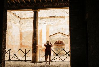 那不勒斯庞贝古城考古遗址+阿马尔菲海岸线一日游【庞贝古城，一座被火山灰封存的古罗马时光胶囊，带您触摸历史的沧桑与辉煌】