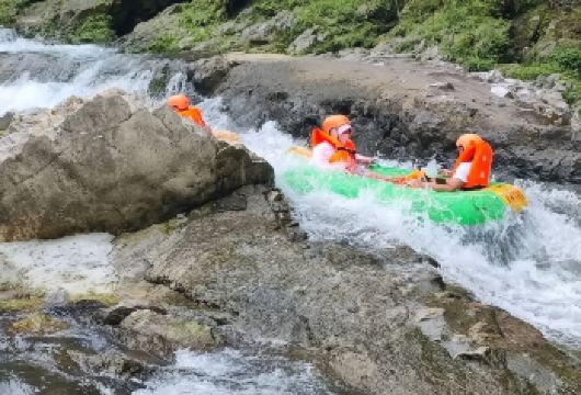 【漂流-亲子-休闲-运动-购物-篝火晚会】神农坛风景区+漂流【中文司机】