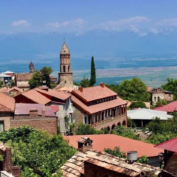 格鲁吉亚锡格那吉老城区+Bodbe女修道院包车一日