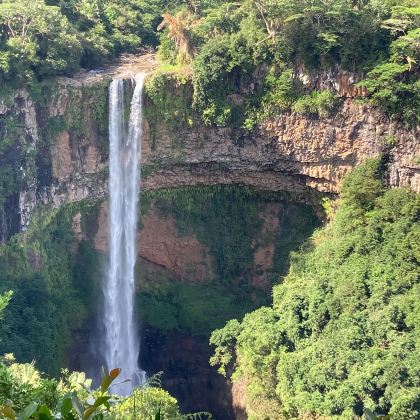 毛里求斯-蓝湾-夏玛尔瀑布-七色土自然桥中文包车8小时一日游