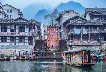 矮寨大桥+矮寨悬崖栈道+天问台+边城茶峒+清水江游船一日游【《一脚踏三省，三省闻鸡鸣》作为川湘黔交界，同一天朋友圈打卡三个省，你就是朋友圈醉靓的小宝贝.】