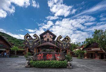 三亚+槟榔谷+呀诺达1日游（真纯玩|无套路|服务态度好）【车辆15%空座率，严选安全舒适车辆，优秀当地老司机，熟悉路况，安全驾驶，服务态度好，真诚待客。】