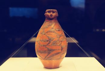 大地湾遗址+街亭古战场+赵充国墓一日游【赠女娲祠/2人起订】【大地湾遗址发掘出土的珍贵文物，将华夏文明从上下五千年向前推进了3000多年的历史。】