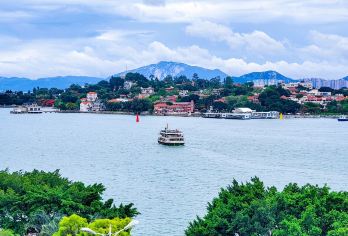 厦门鼓浪屿一日游【2人起独立可选+往返船票+导游一小时讲解】【[真纯玩]纯玩无套路，吉时船票可选多场次上岛时间游玩更自由，更嗨玩，自由自行抵达码头~】