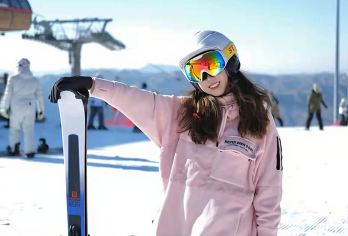 亚布力阳光度假村滑雪场一日游【缆车滑道+雪服雪镜+马拉爬犁】【[潮展示]亚布力5S滑雪场滑雪3小时，配备雪服雪镜，特写动作滑雪姿势，来吧，展示！】