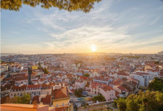 里斯本市区一日游＋景点可选＋地陪＋一家一团【漫步里斯本老城精华，打卡世遗修道院、百年教堂与山顶城堡，俯瞰红屋顶全景，漫步自由大道感受葡式风情，】