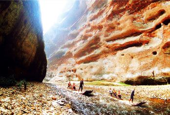 泰宁上清溪半日游【上清溪竹筏漂流：99曲、88滩、77弯、66峰、55岩、44景、33里，妙在原始，美在自然】