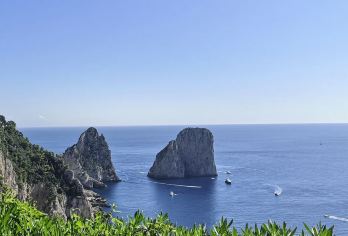 意大利那不勒斯新堡+ 维苏威火山【中文专车-舒适纯净】【中文专车出行，景点灵活调整，打卡经典，游玩自己定义，无需等待，专属贴心服务，尽享惬意旅程】