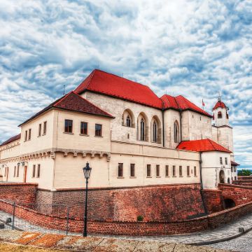 布拉格出发：斯皮尔博城堡＋圣伯多禄教堂＋卷心菜市场＋自由广场