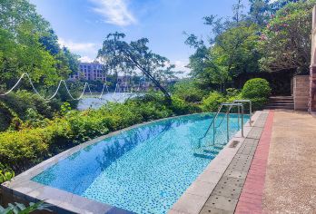 清远狮子湖5房8床别墅+桌球+泳池+KTV+烧烤+麻将+【别墅内泳池+KTV+烧烤+麻将+桌球+厨房配套私家泳池，畅玩别墅设施，近古龙峡、黄腾峡各大漂流景区。】